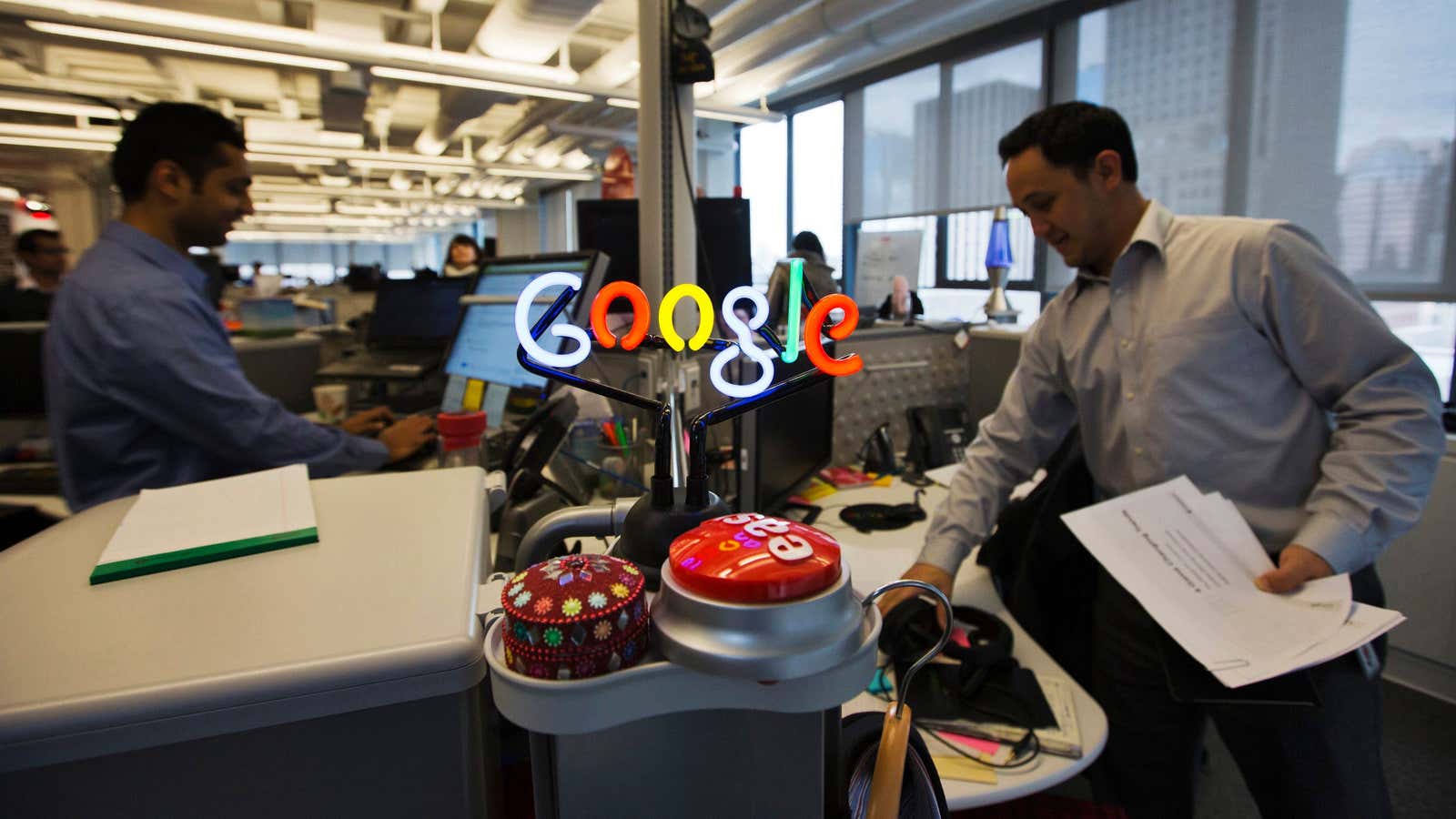 A neon Google logo is seen as employees work at the new Google office in Toronto, November 13, 2012.    REUTERS/Mark Blinch (CANADA – Tags: SCIENCE TECHNOLOGY BUSINESS LOGO) – GM1E8BE056V01