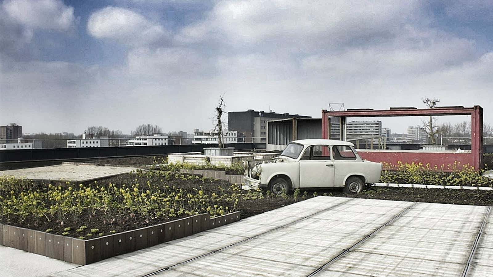 At the rooftop of B Amsterdam, a coworking space located in the former IBM headquarters, members grow their own food on this roof garden.