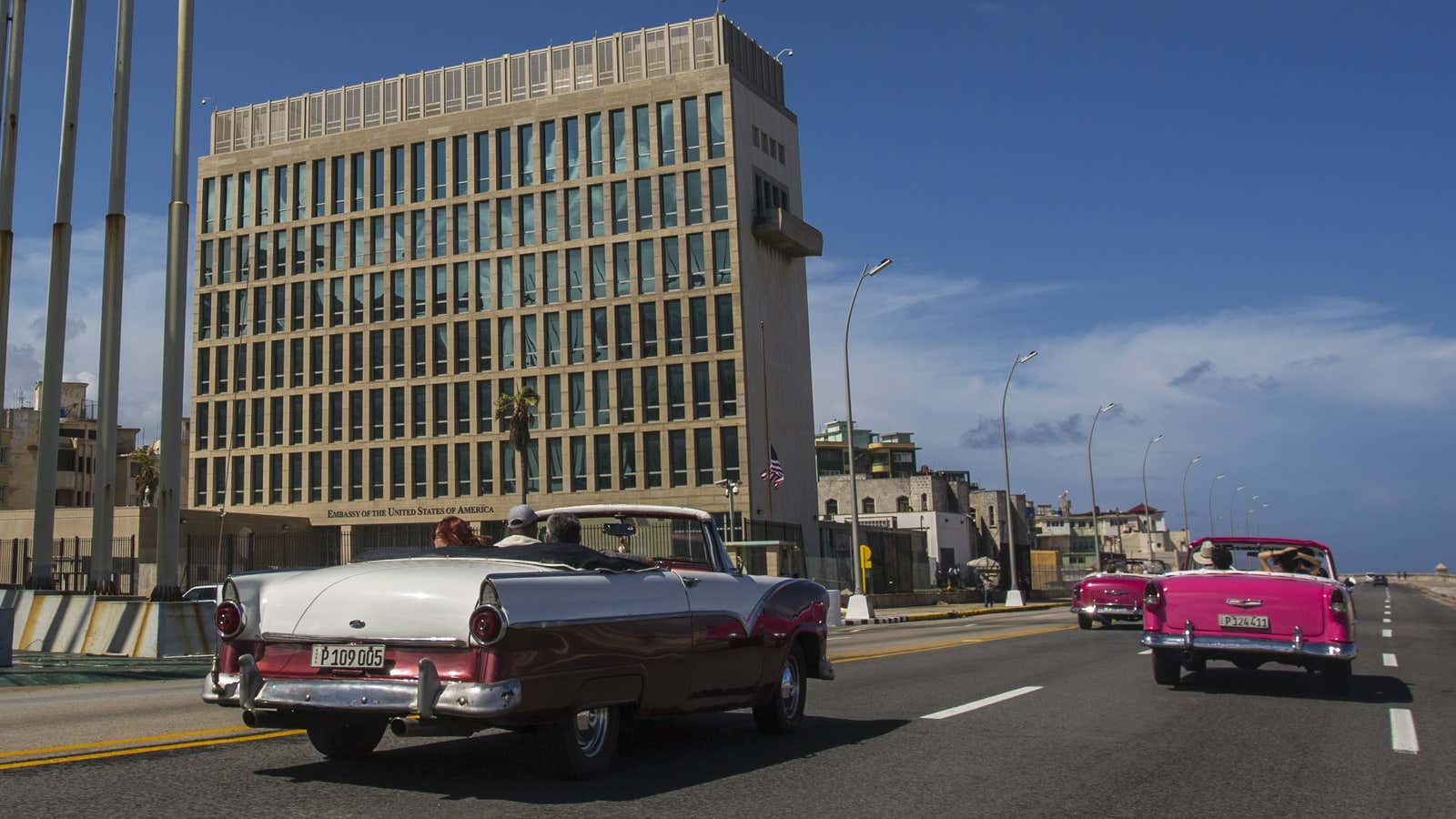 The US investigation is no closer to determining how American diplomats were hurt or by whom at the American embassy in Havana.