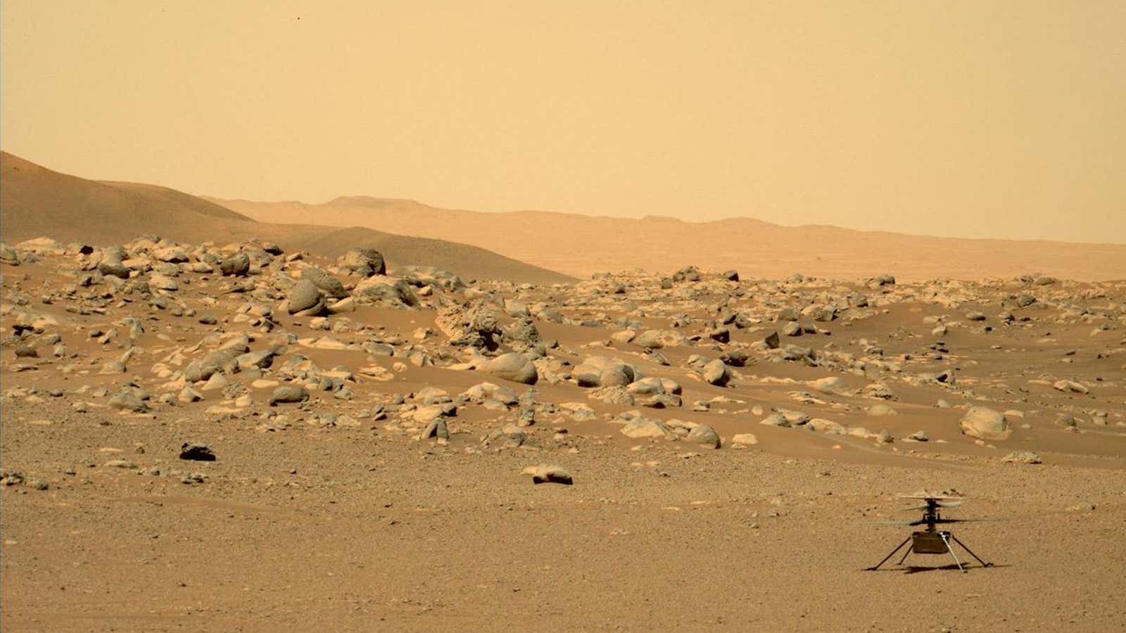 NASA&#39;s Ingenuity helicopter takes a rest on the surface of Mars.