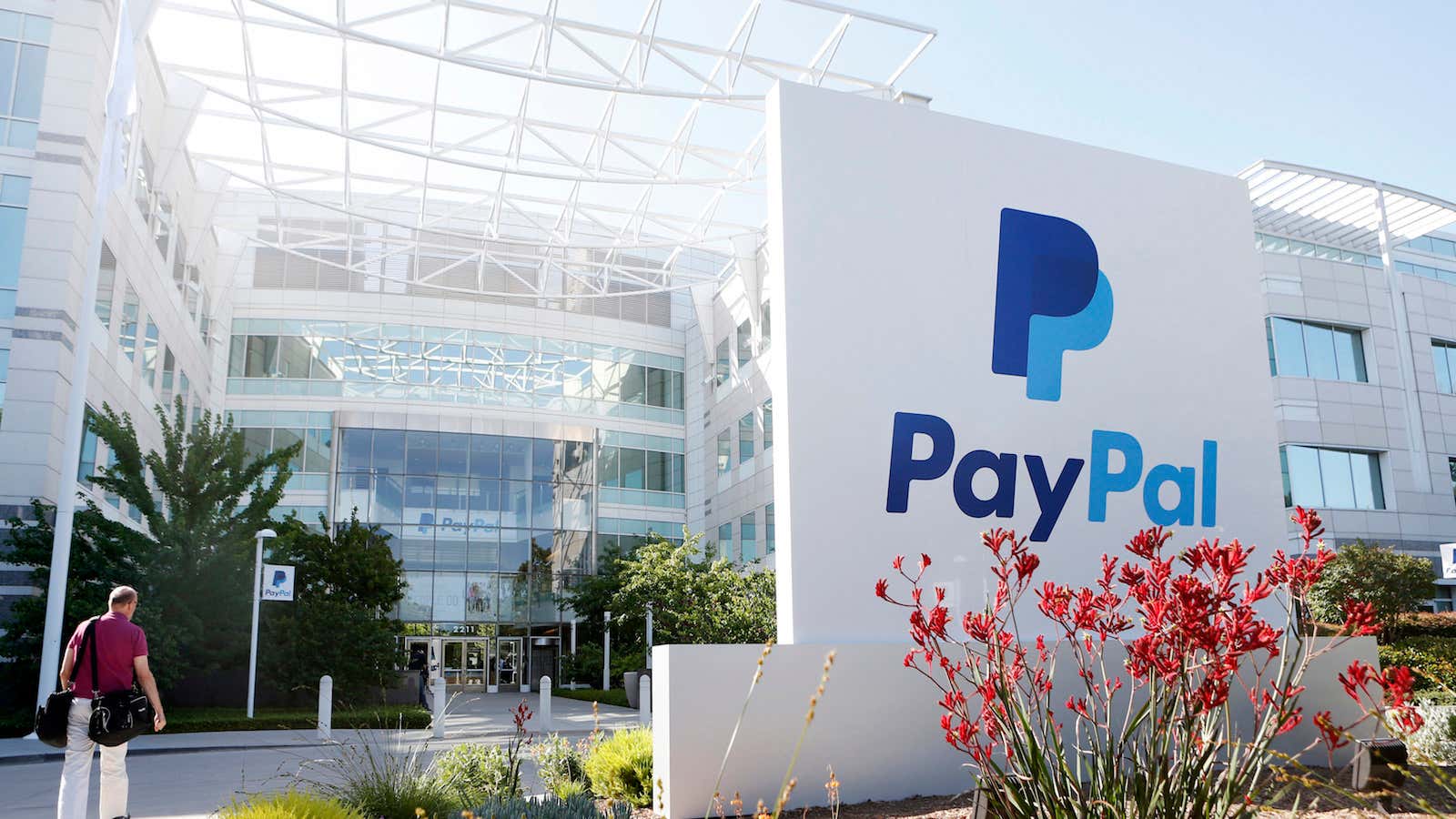 PayPal is embracing bitcoin and virtual currency.