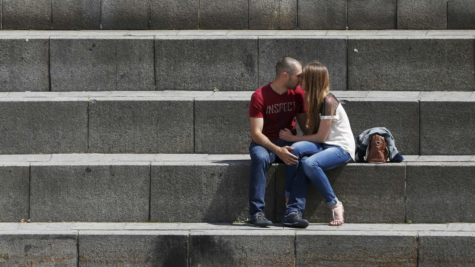 A couple share a kiss in Independence Square in Kiev