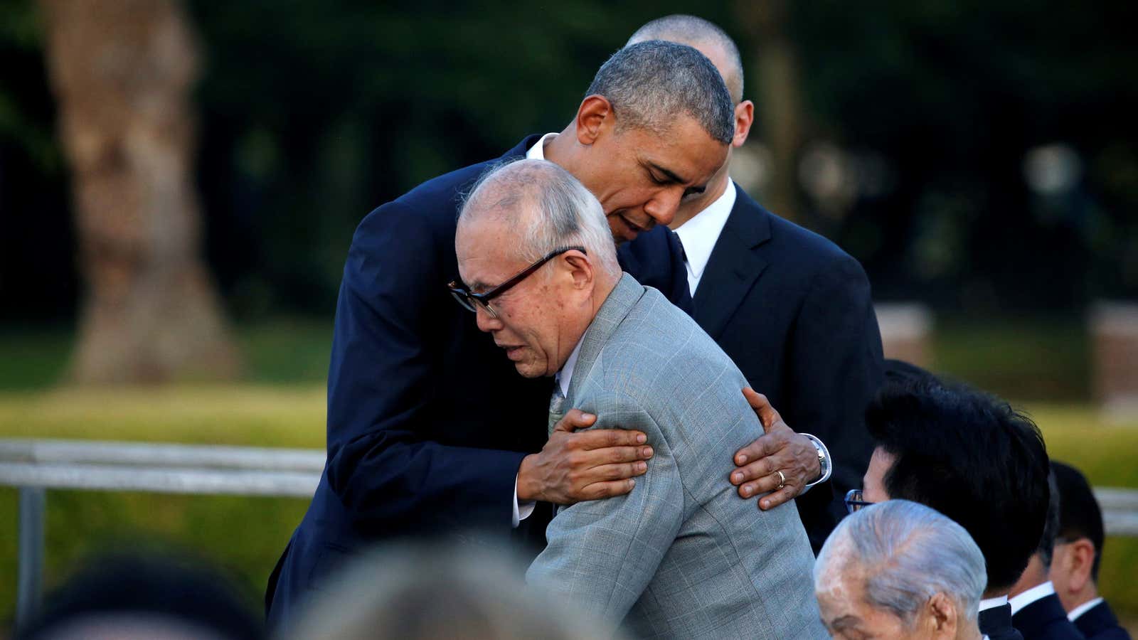Obama hugs an atomic bomb survivor Shigeaki Mori.