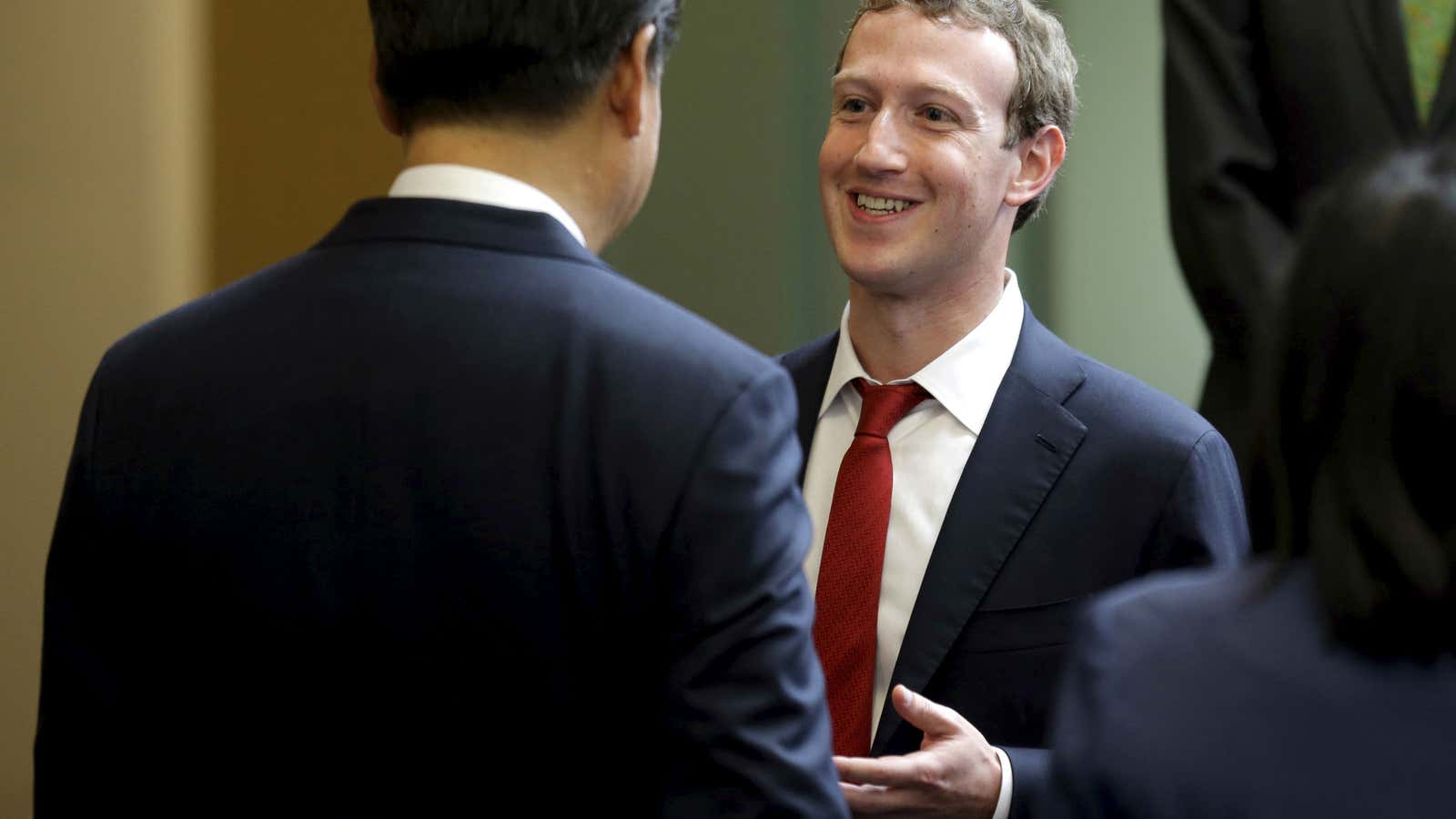 Mark Zuckerberg shakes hands with Chinese President Xi Jinping in 2015.