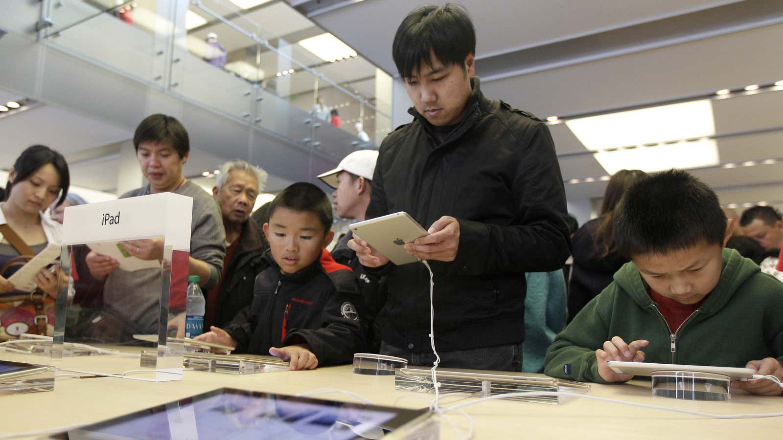 Black Friday shoppers in San Francisco cozy up to the online retail power tool, the iPad