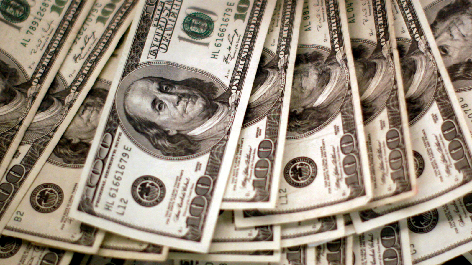 Zimbabwean Dollars Struggle Against The US Dollar