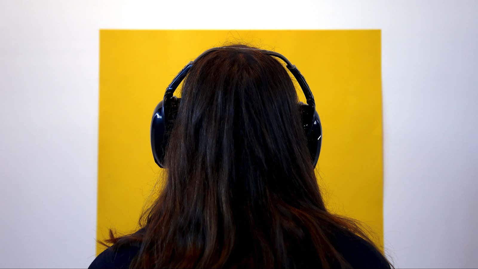 Listening to music between tasks could boost productivity.