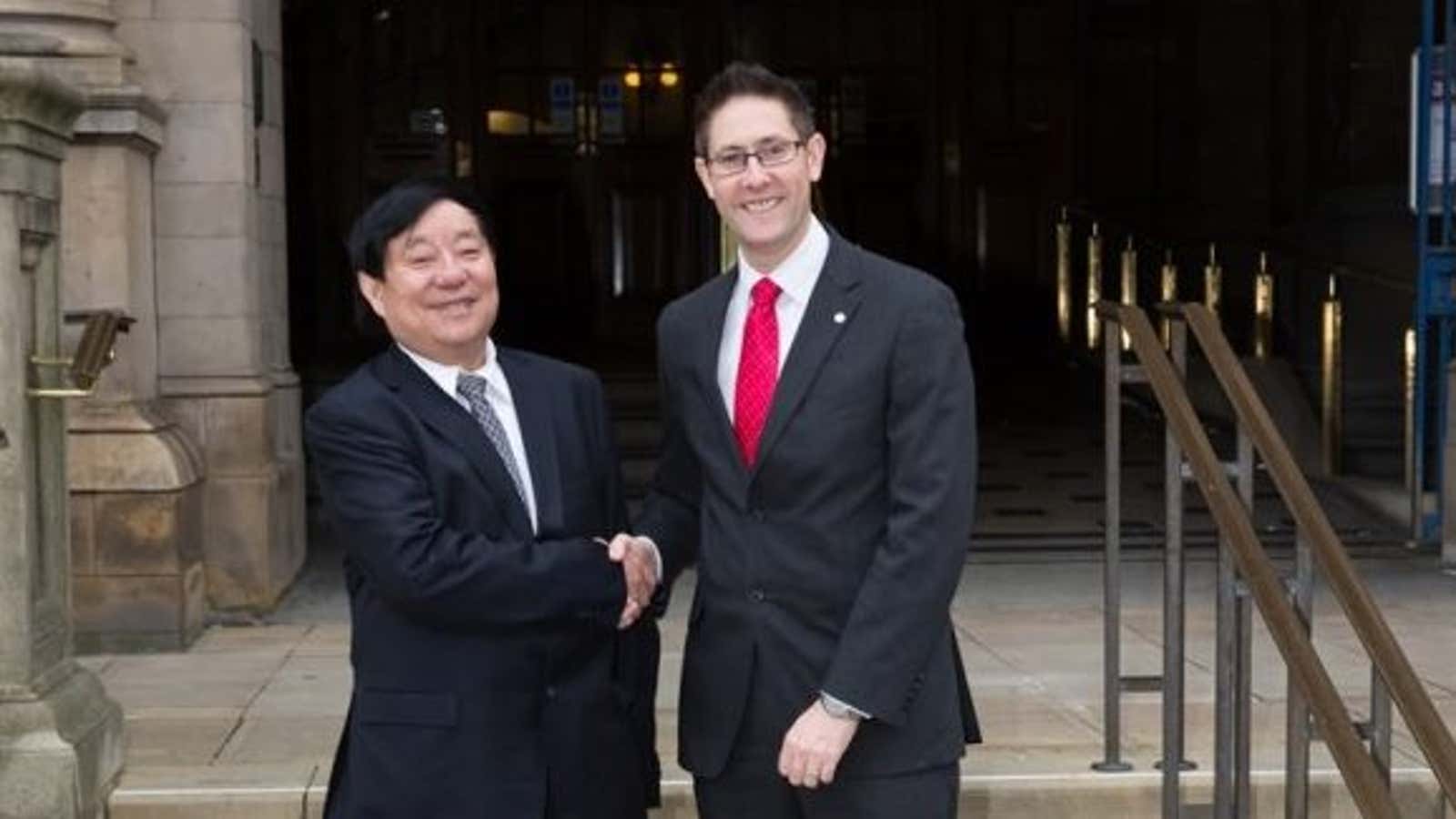 Wang Chunming, left, and Leigh Bramall, Sheffield City Council