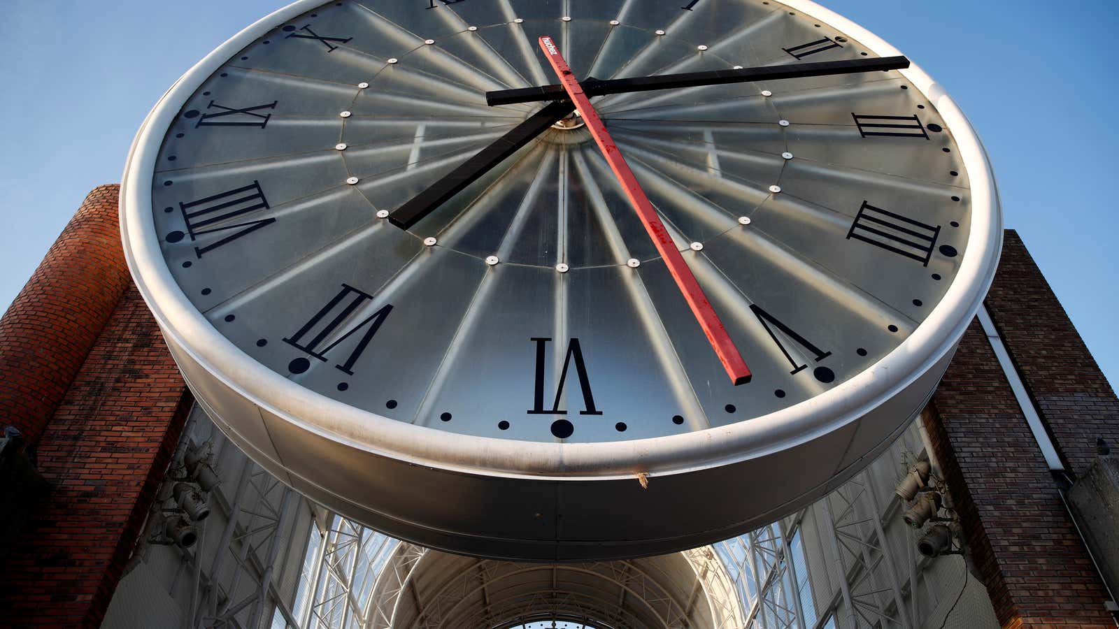 A giant clock is seen over the entrance of Cergy-Saint-Christophe railway station in Cergy, near Paris, France, September 19, 2018. REUTERS/Christian Hartmann – RC13828B8510