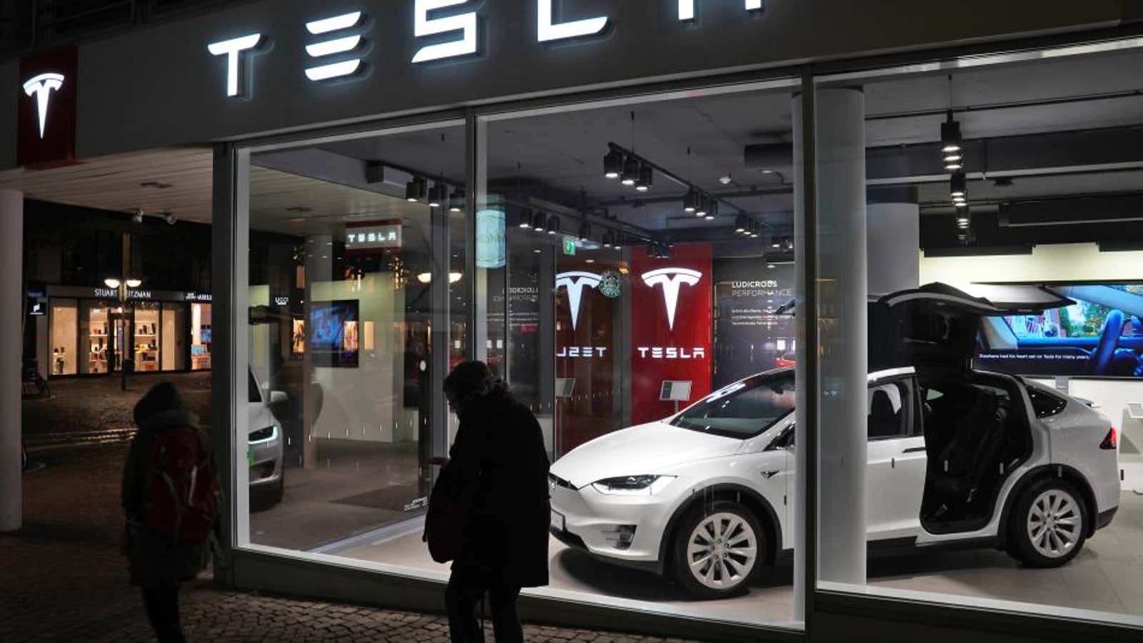 Tesla executives are leaving the company.