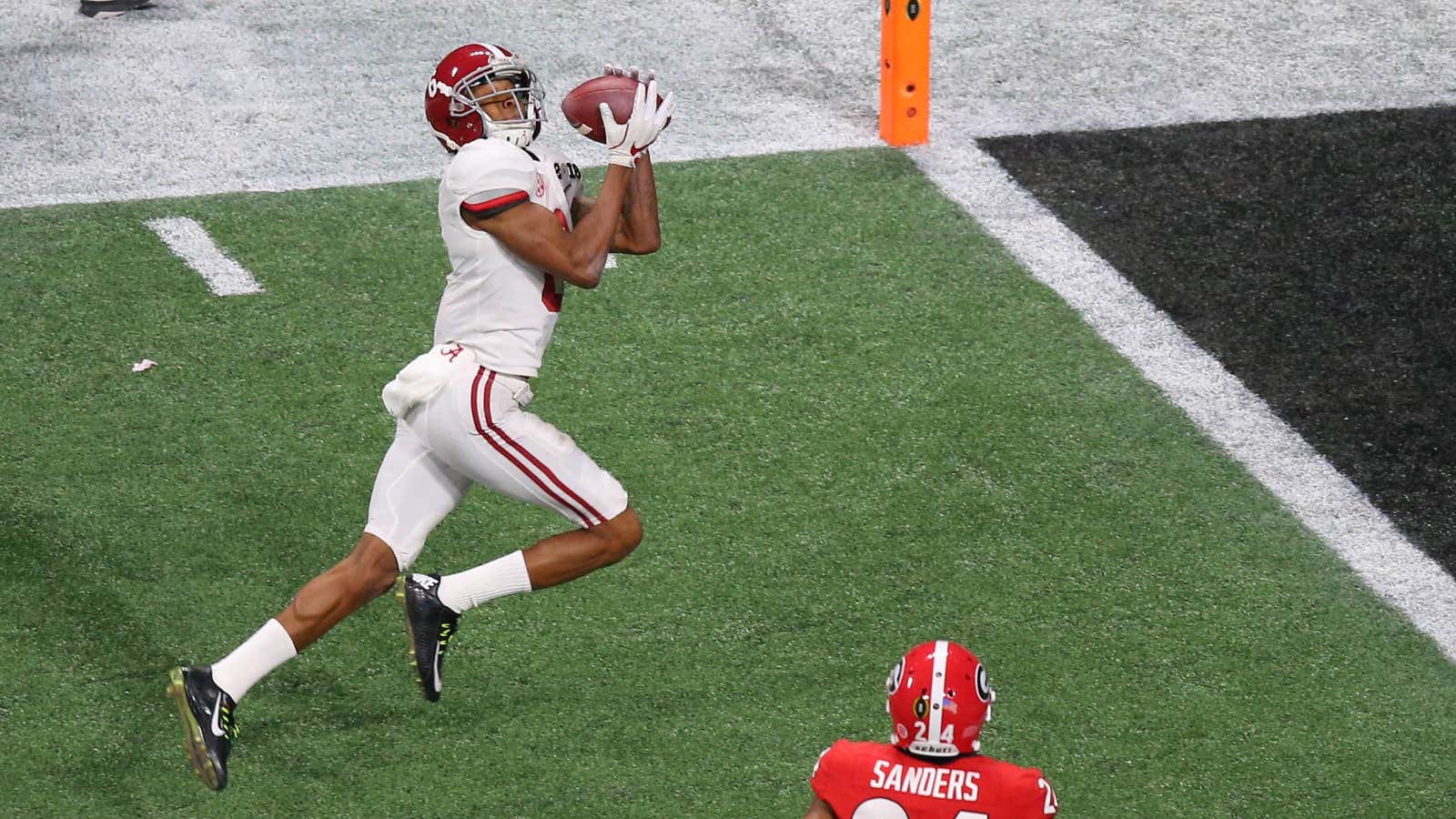 Jan 8, 2018; Atlanta, GA, USA; Alabama Crimson Tide wide receiver DeVonta Smith (6) catches the game-winning touchdown during overtime against the Georgia Bulldogs in…