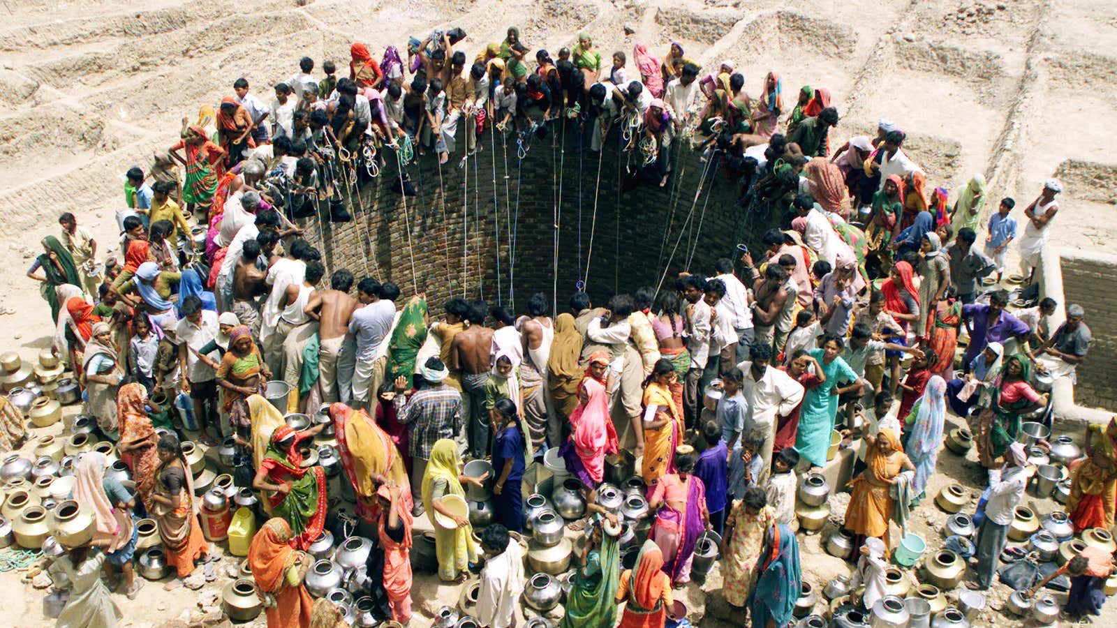 A well in the western Indian state of Gujarat is mobbed during a 2003 drought.