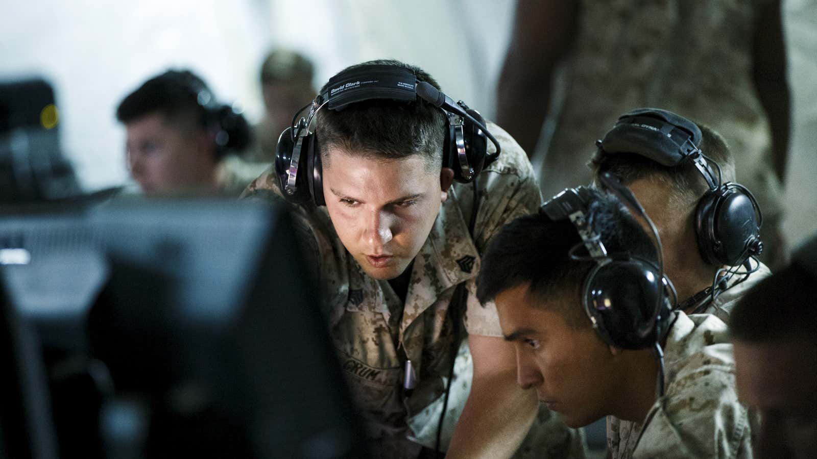 Marines from the USMC Marine Air Control Squadron 1 monitors and relays information from the AN/TPS-59 air search radar system in the Tactical Air Operations Center (TAOC) during “Black Dart”, a live-fly, live fire demonstration of 55 unmanned aerial vehicles, or drones, at Naval Base Ventura County Sea Range, Point Mugu, near Oxnard, California July 31, 2015. REUTERS/Patrick T. Fallon – GF20000010515