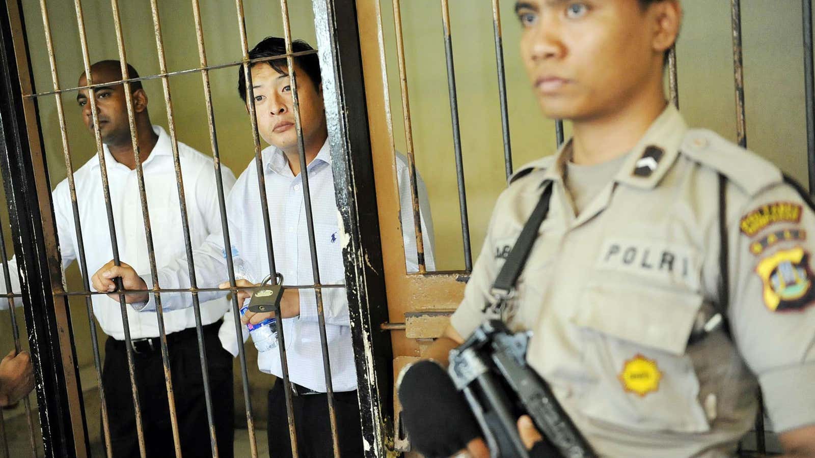 Australian death row prisoners Andrew Chan (C) and Myuran Sukumaran (L) are seen in a holding cell in Bali.