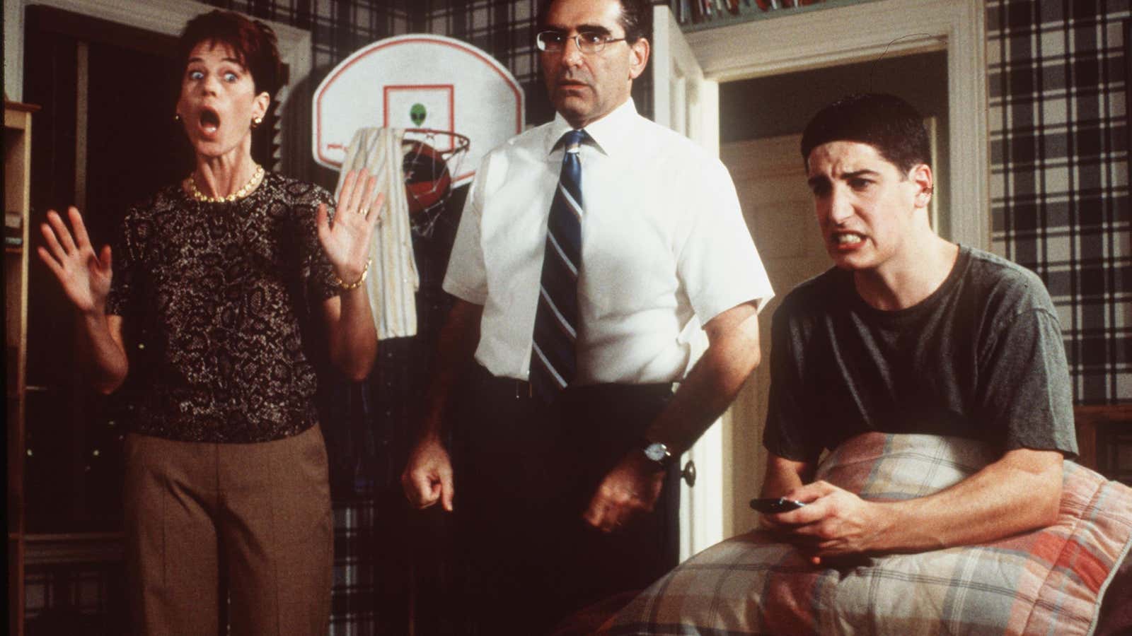Molly Cheek, Eugene Levy, and Jason Biggs in American Pie