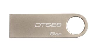 Kingston Digital DataTraveler SE9 8GB USB 2.0 (DTSE9H/8GBZET)...
