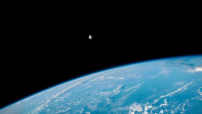 Ein Spacex-Frachtdrache Nähert Sich Am 16. März 2023 Der Iss. 