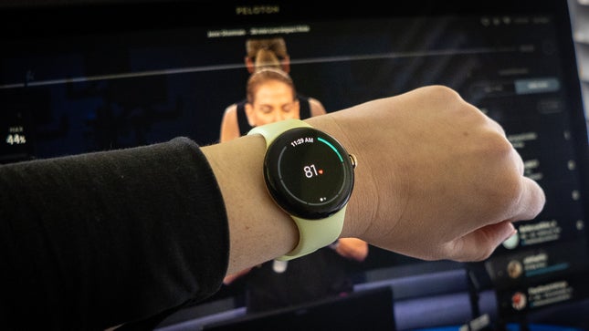 Ein Foto Der Pixel Watch, Die Mit Peloton Synchronisiert Wird 