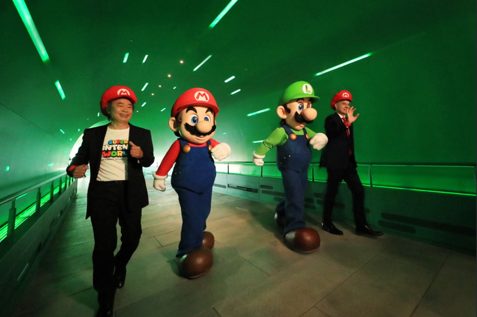 Shigeru Miyamoto- Super Nintendo World - GamersRD