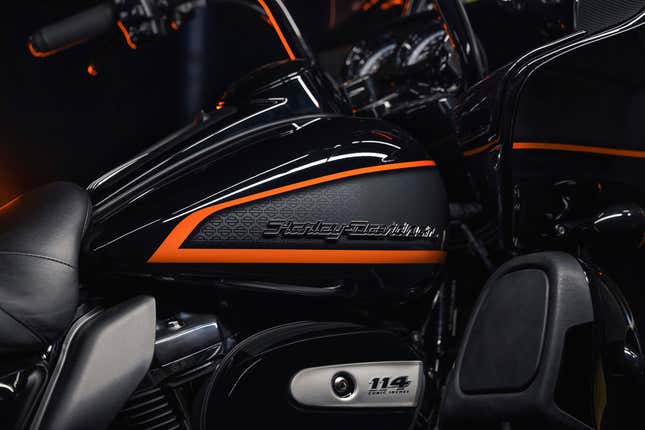 Look at all those little H-D crests.