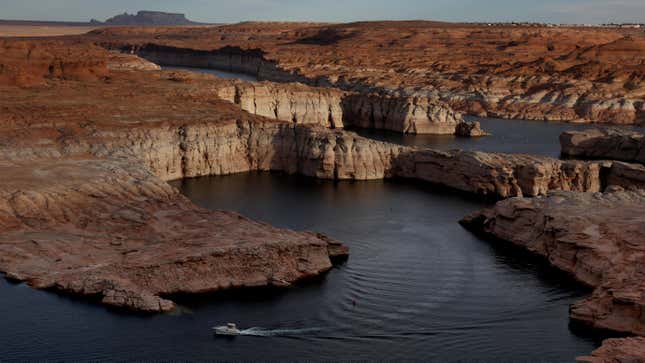 Photo of Lake Powell in March 2022