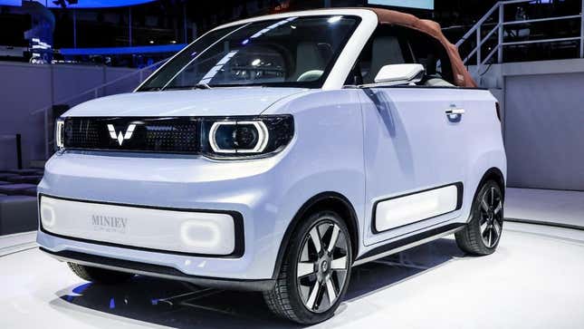 Image for article titled The Wuling Hong Guan Mini EV Cabrio Is Really Happening