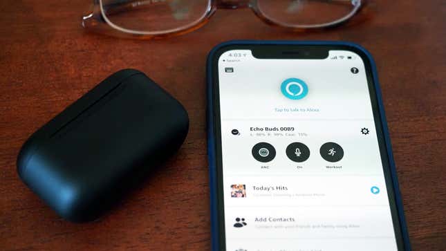 Imagen para el artículo titulado Los nuevos Echo Buds de Amazon son excelentes para lo que cuestan