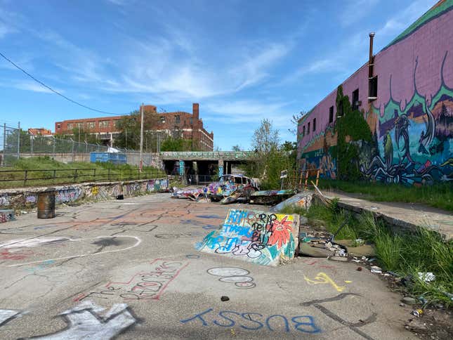 Image for article titled Here's How A Plane Ended Up In The Middle Of A Street In Detroit