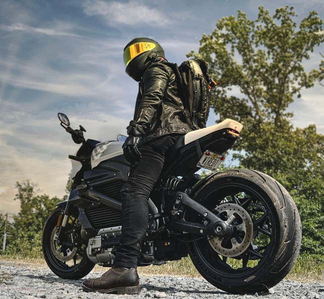 Image for article titled What it's Like to Live With an Electric Motorcycle in New York City