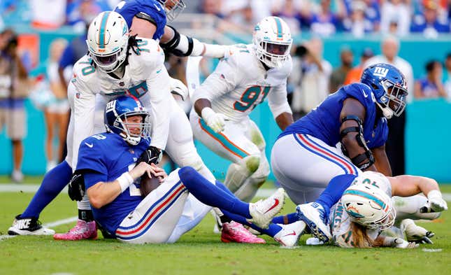 Image for article titled Winning seven NFL games in a row is hard — or is it?