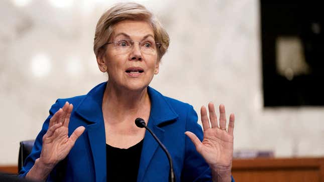  U.S. Senator Elizabeth Warren (D-MA) gestures as Federal Reserve Chair Jerome Powell testifies before a Senate Banking, Housing, and Urban Affairs Committee hearing on the "Semiannual Monetary Policy Report to the Congress", on Capitol Hill in Washington, D.C., U.S., June 22, 2022. 