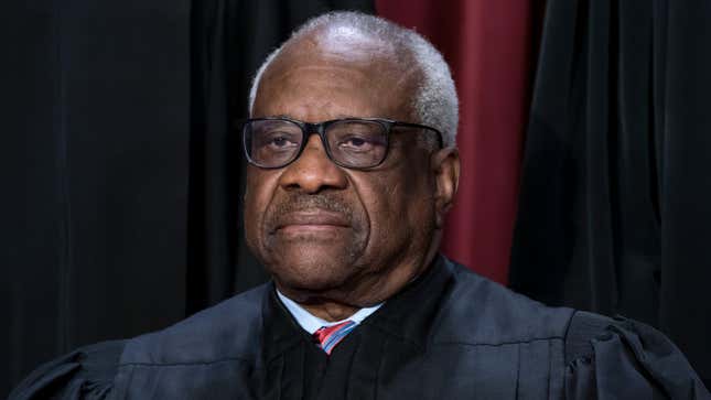 Image for article titled Clarence Thomas Claims Advisers Told Him Lavish Gifts From GOP Donor He Accepted Were &#39;Not Reportable&#39;