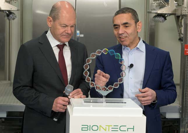 German Chancellor Olaf Scholz and BioNTech co-founder Ugur Sahin look at a model of plasmid at the plant of BioNTech
