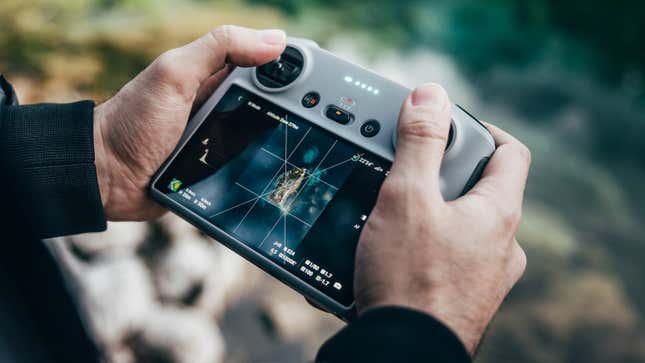 Imagen para el artículo titulado Nuevo DJI Mini 3 Pro: por fin con detección de obstáculos, pero a costa de una fuerte subida de precio