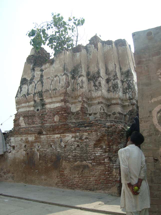 Temple-madrasa-pakistan