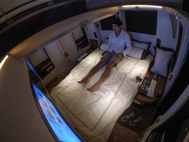 Image for article titled What it’s like to fly the $23,000 Singapore Airlines Suites class