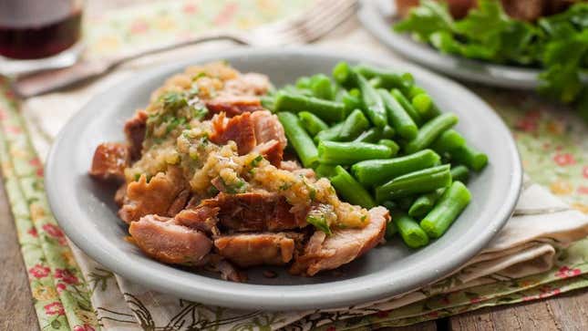 Slow cooked pork with applesauce and green beans