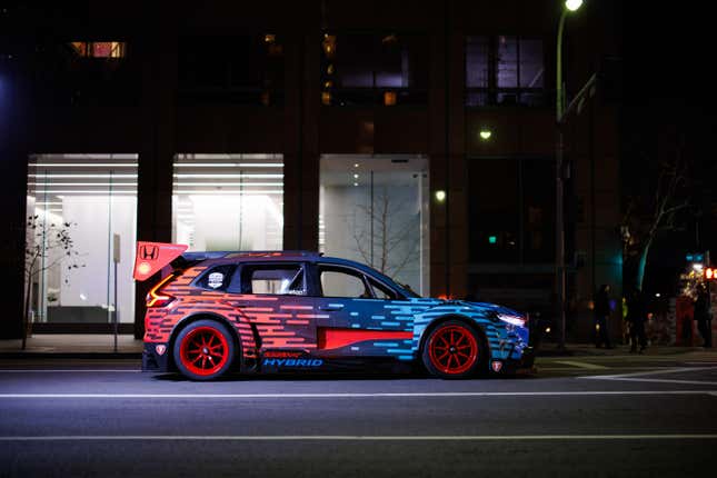 Image for article titled Honda Crammed a 2024 IndyCar Engine in a CR-V to Create 'The HPD Beast'