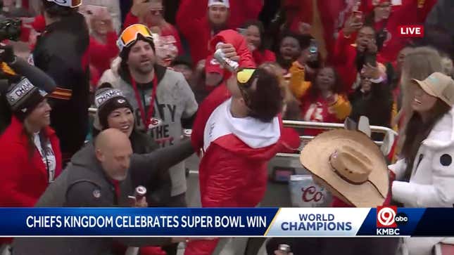 Chiefs Super Bowl Parade Details: Patrick Mahomes, Travis Kelce, O-Line  Shirts