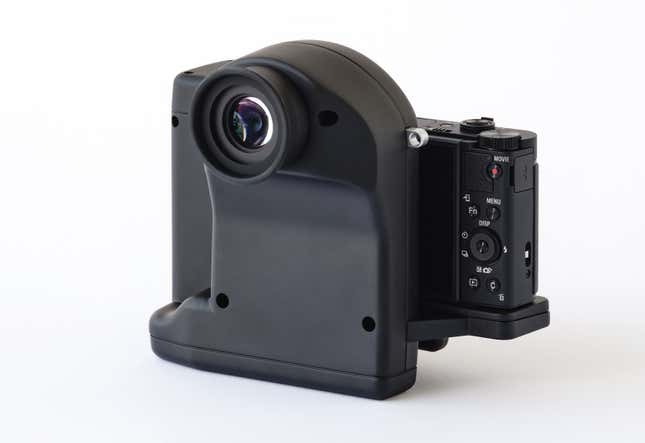 Imagen para el artículo titulado Esta cámara Sony proyecta imágenes en la retina para que las personas con problema de visión puedan sacar fotos