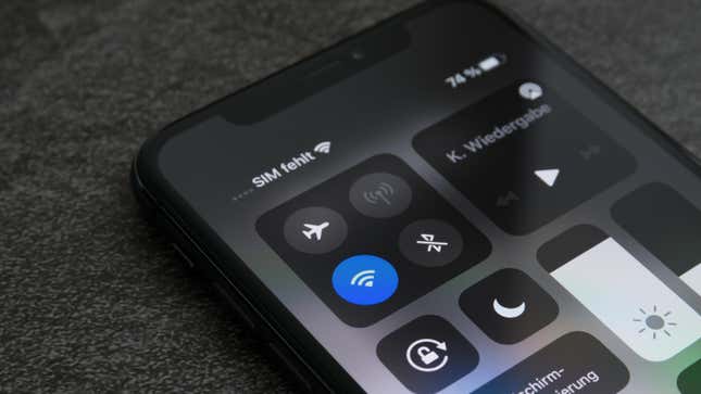 Image for article titled Use This One Tap Shortcut to Actually Turn Off Wifi and Bluetooth on Your iPhone