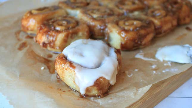 Image for article titled The Easiest Way to Make Cinnamon Rolls If You Suck at Baking
