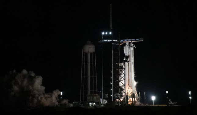 El cohete Falcon 9 durante una prueba rutinaria celebrada el pasado viernes.
