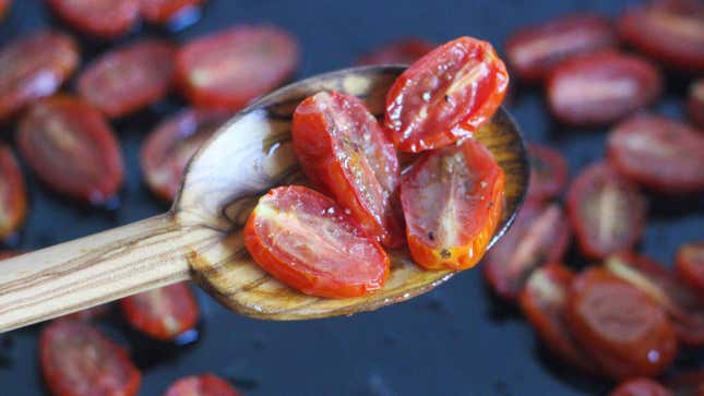 Image for article titled 10 Tasty Ways You Should Be Eating Tomatoes