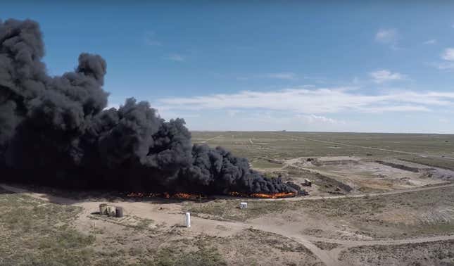 Image for article titled A week-long toxic tire fire overwhelmed firefighters in Texas, so they called in the EPA to help put it out
