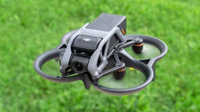 Imagen para el artículo titulado DJI ha lanzado un dron FPV nuevo, el pequeño Avata, y lo hemos probado