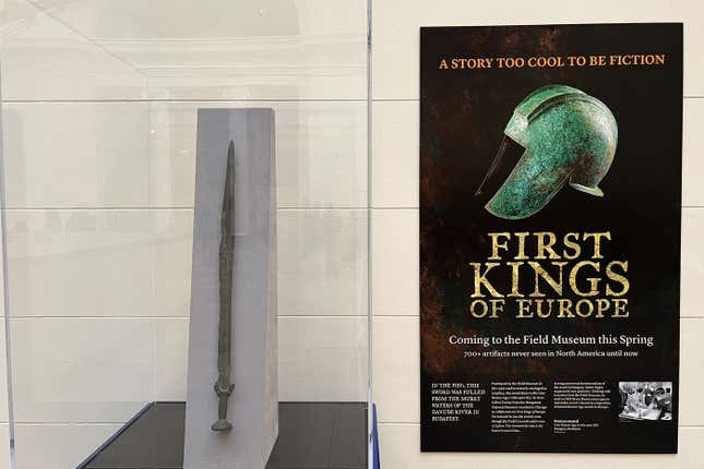 Imagen para el artículo titulado Un museo descubre que su réplica de una espada de la Edad del Bronce en realidad tiene 3.000 años