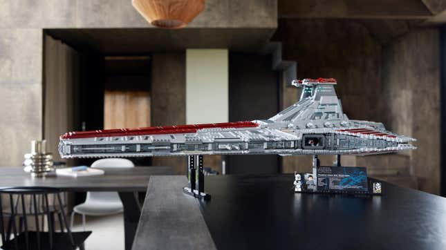 Imagen para el artículo titulado El próximo set de Star Wars de Lego es un tributo de 5300 piezas a las Guerras Clon