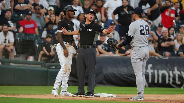 Josh Donaldson (r.) issued a non-apology apology to Tim Anderson,