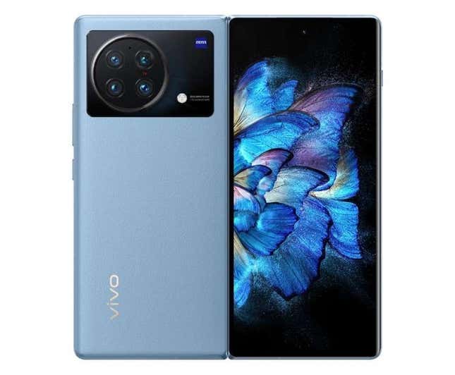 Imagen para el artículo titulado El primer smartphone plegable de Vivo tiene una pantalla de 8" y 4 cámaras